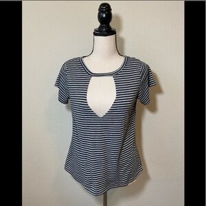 Summit + Peak Keyhole Tee Size Small